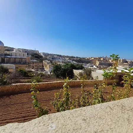 Is- Sienja דירה *